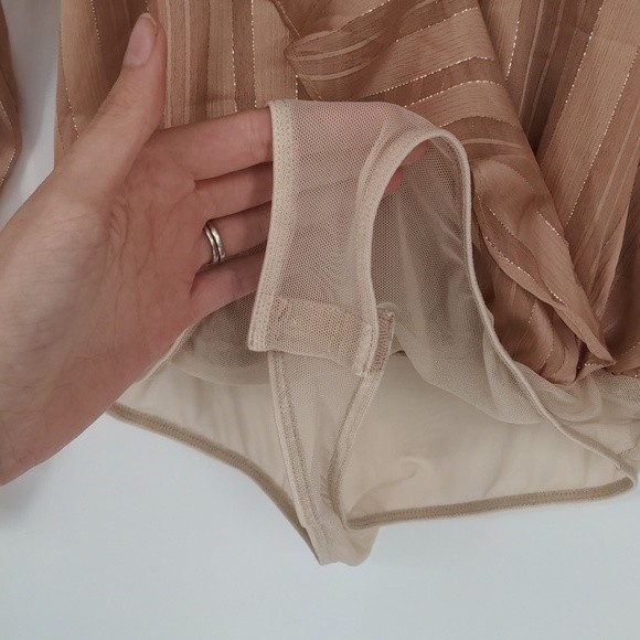 Lush Women's Bodysuit‎ Size Small Rose Gold Long Sleeve Ruffle Faux Wrap V Neck - Picture 11 of 16